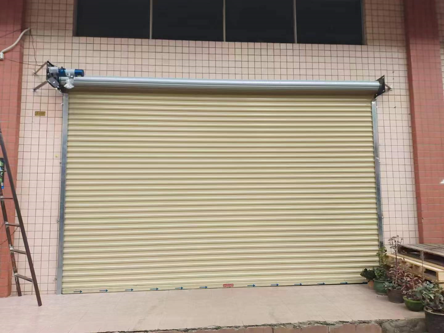 防風(fēng)卷簾門(mén)、抗風(fēng)卷簾門(mén)、PVC 卷簾門(mén)存在的區(qū)別?